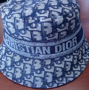 SOLD🎉🎉🎉NWOT Christian  Dior Bucket Hat Unisex